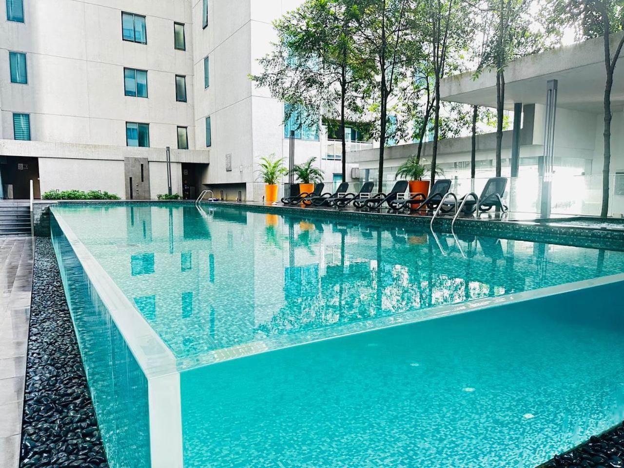 Summer Suites Klcc By Purple Orchid Kuala Lumpur Exterior photo